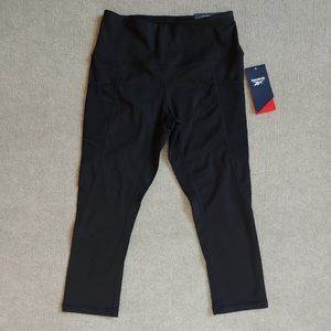 Reebok Central High Rise Capri Pants Womens Size Small Black Pockets NEW